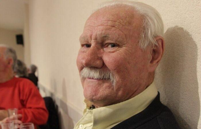 Portraits of elders at the elders' meal of this commune in Orne