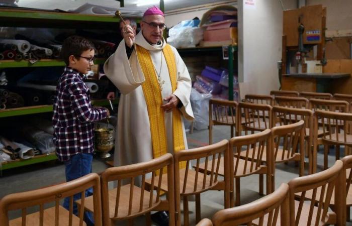 Chairs of Notre-Dame blessed in the Landes before reaching Paris