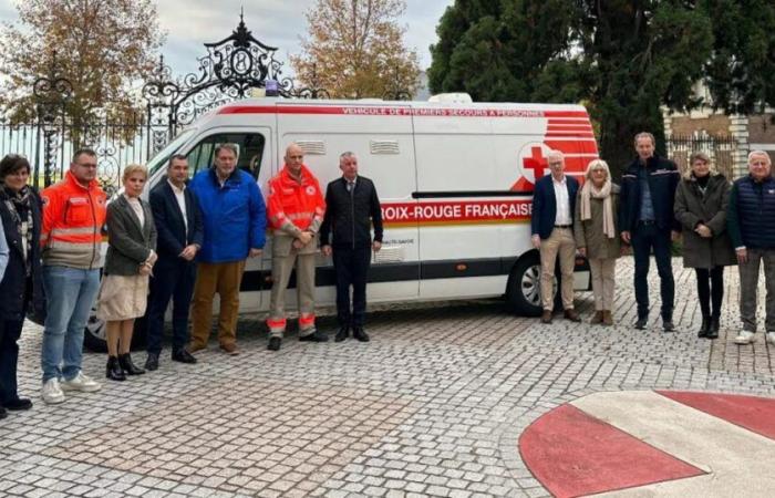 Haute-Savoie. A specialized truck for Red Cross missions