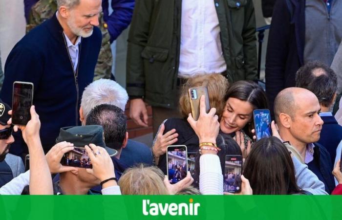 The King and Queen of Spain return to Valencia in areas devastated by floods: “Long live the king”