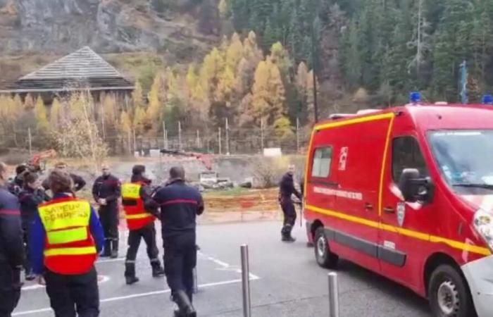 a gondola at Val Thorens resort crashes, at least two seriously injured