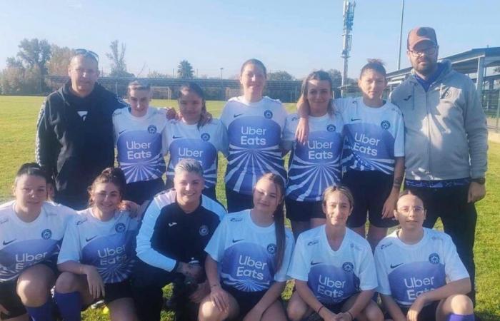 The Hérault amateur football club Ensérune FC equipped with professional jerseys