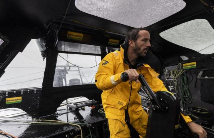 “The sky is falling on your head,” confides Louis Burton after three days of repairs on the open sea