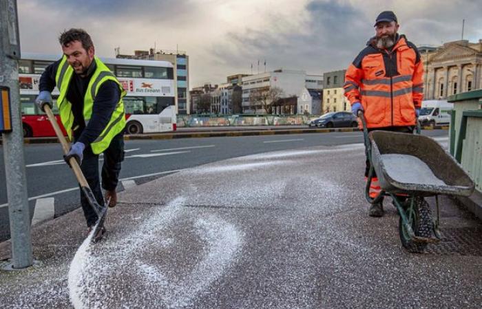 Snow forecast for Munster as Status Yellow ice warning in place for entire country