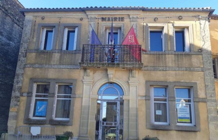 around forty town halls in Gard closed for three days to protest against budget cuts