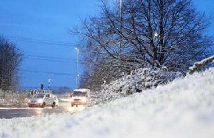 Weather UK live: Travel chaos and schools closures mount as up to 15cm more snow expected to fall