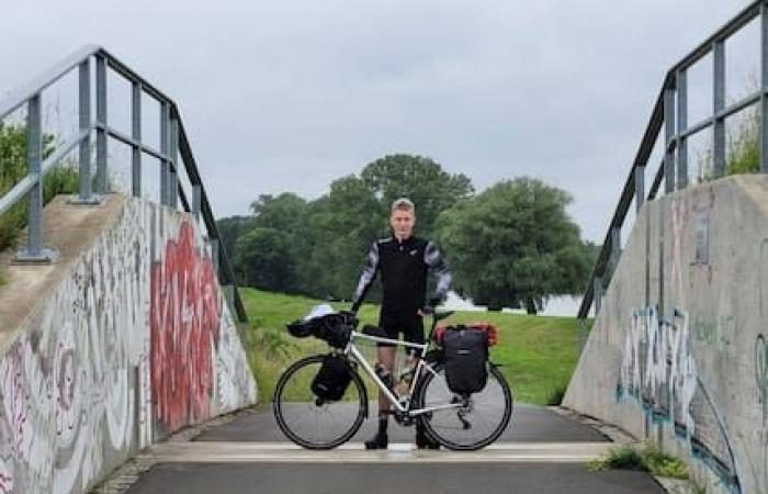 18-year-old cycles over 7,000 kilometers alone