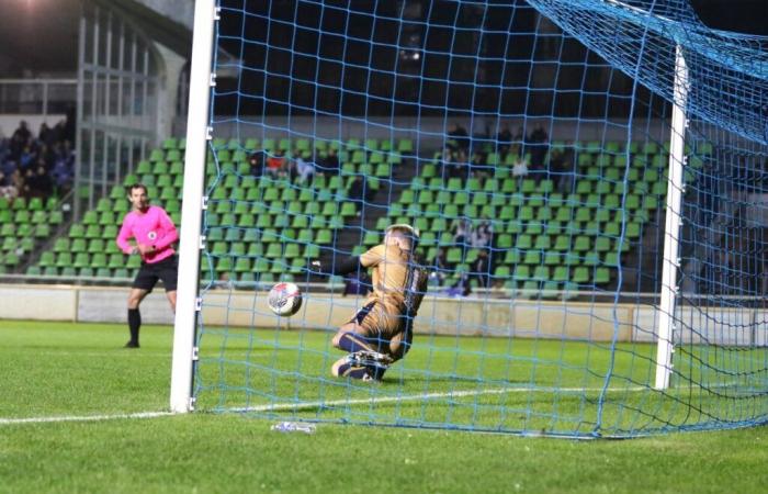 Soccer. Decisive penalty saves for Victor Pelleray, the wall of AS Cherbourg