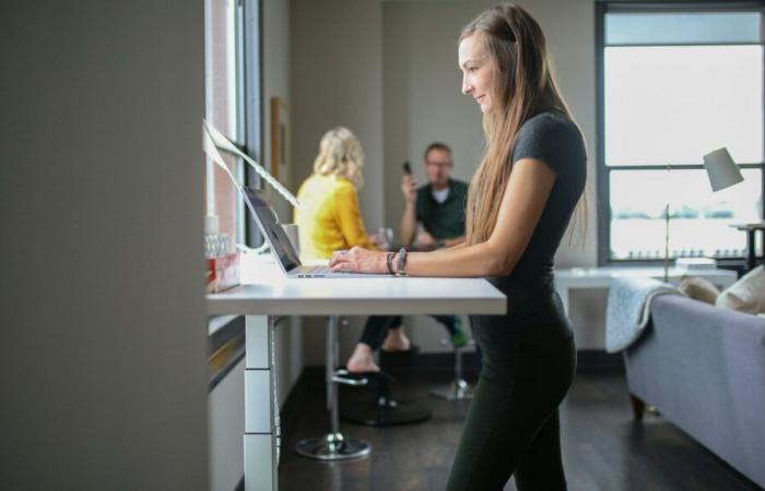 Sit-stand desks: Apple was right about its health benefits