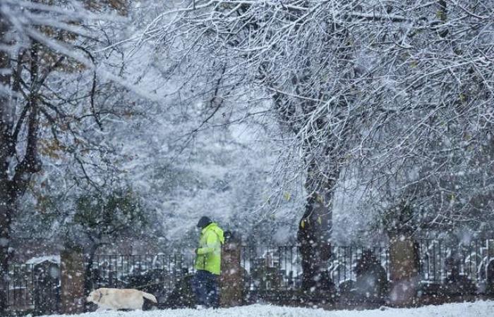 In Pictures: UK shivers as snowy weather sweeps in