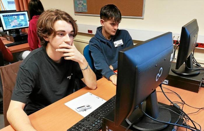 In Lannion, high school students preview a new video game about Europe