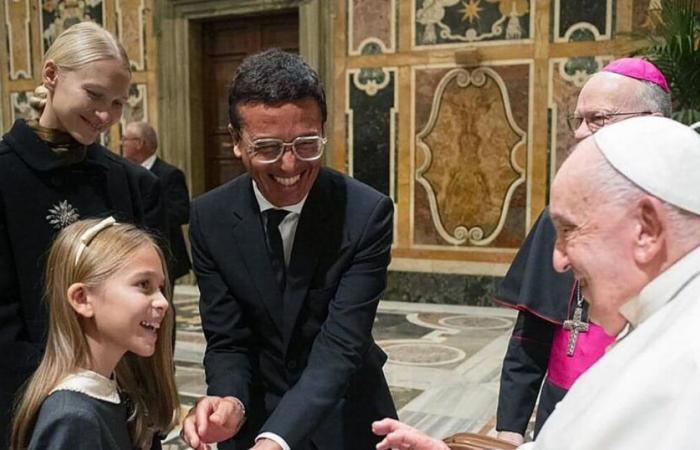 Memorable evening at the Vatican for Omar Harfouch: a symbolic first that makes his wife and daughter Gustavia proud