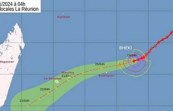 Tropical cyclone No. 3 Bheki was located at 4:29 a.m. 1,295 km from Reunion Island