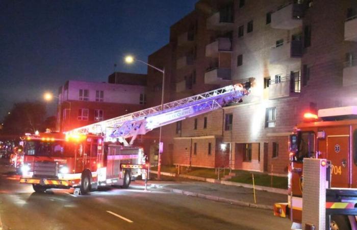 Arson in Quebec: Flames in a building in Saint-Sauveur