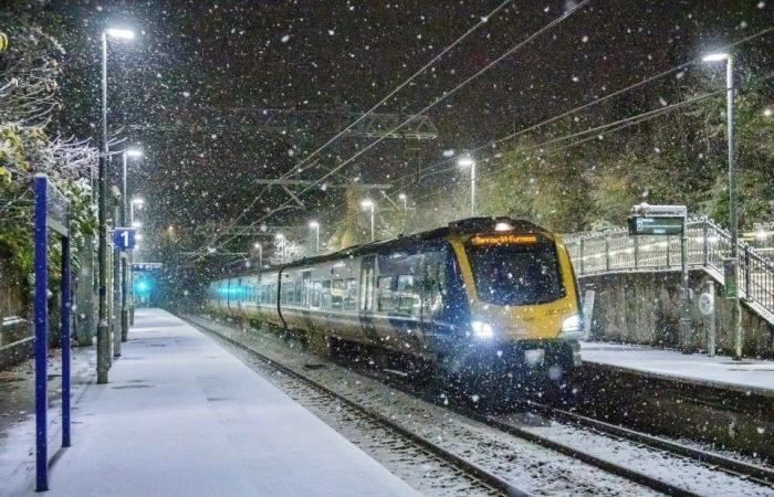 Schools close & Brits battle sheets of snow as temps plunge to -8C with further 8 inches to fall causing travel carnage