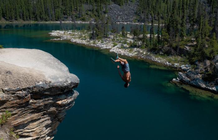 Swore. Editorial guest: Jérémy Nicollin: from athletics to cliff jumping, a high-flying journey | Jura: all the local information