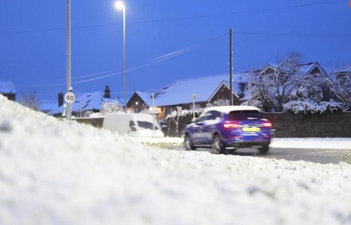 In Pictures: UK shivers as snowy weather sweeps in