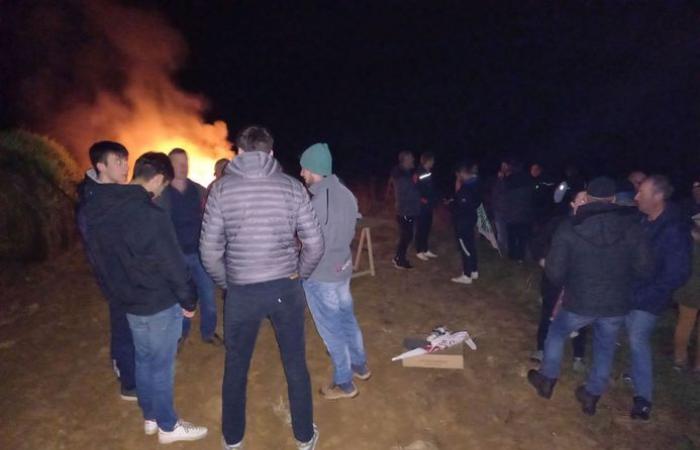 DIRECT. Anger of farmers: numerous “fires of anger Monday evening”, the Rural Coordination promises “an agricultural revolt”