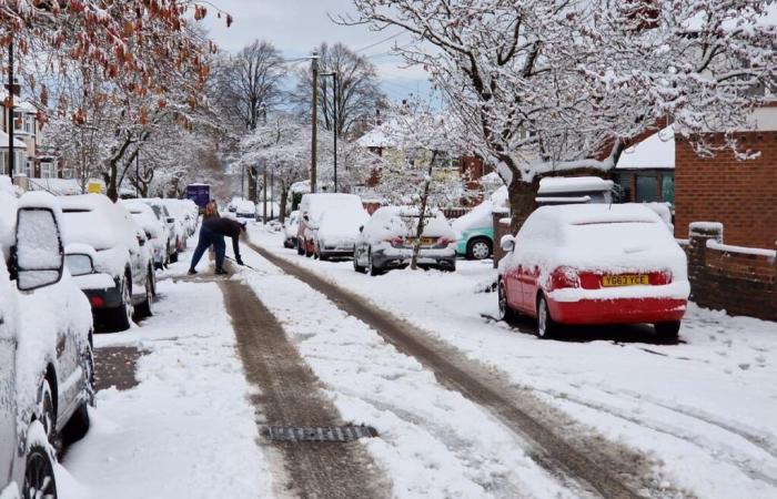 Here are updates you need and are all your pictures from sudden snow day in Sheffield