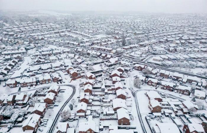 Schools close & Brits battle sheets of snow as temps plunge to -8C with further 8 inches to fall causing travel carnage