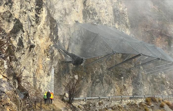 The Sierre-Vissoie road will remain closed for at least a week after a landslide – rts.ch