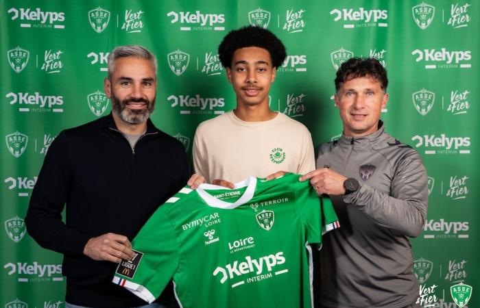 ASSE – At 16, he signed his first professional contract with the Greens