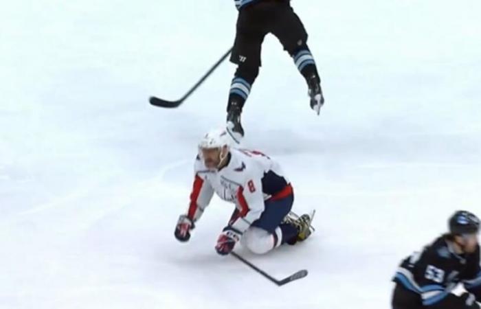 Alex Ovechkin leaves Capitals game in pain after worrying collision