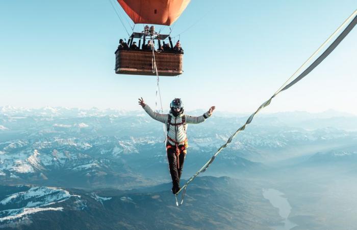 he walks 4,255 meters above the void and breaks the world highline record