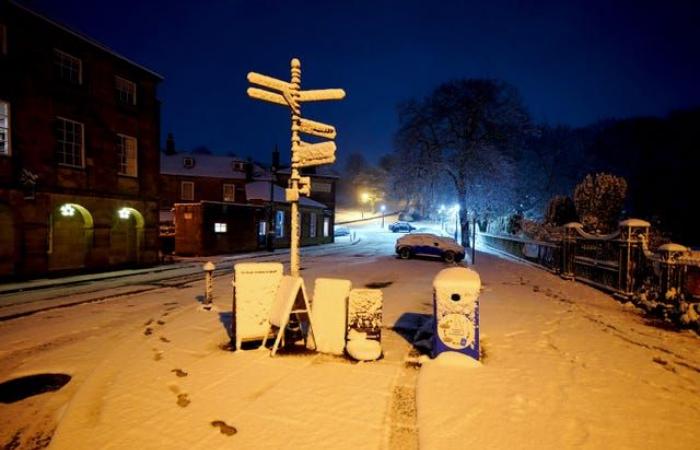 In Pictures: UK shivers as snowy weather sweeps in