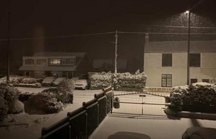 Heavy snowfall hits Wrexham – schools closed and power cuts