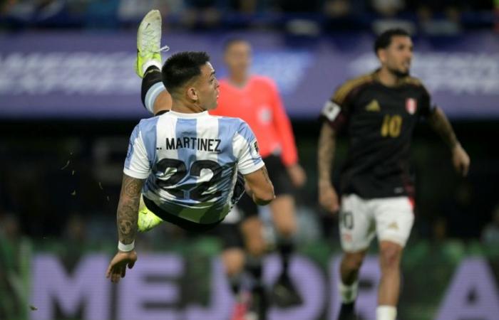 Argentina beat Peru as Uruguay hold Brazil