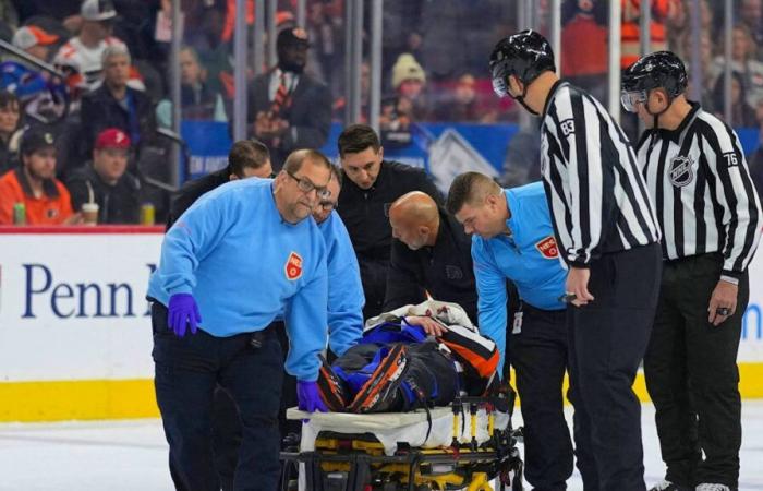 Hockey: A referee evacuated on a stretcher during an NHL match