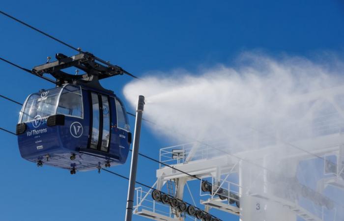 A gondola at the Val Thorens station crashes into an arrival station, leaving at least two seriously injured