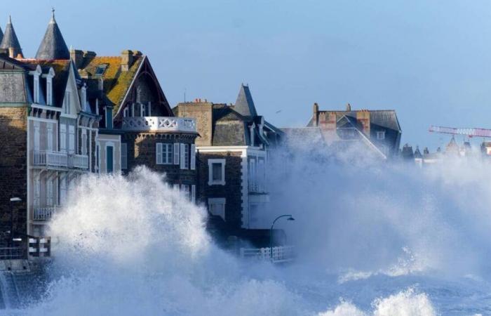 A strong gale expected in the west of France on Saturday, possible gusts to 110 km/h