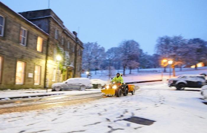 Schools close & Brits battle sheets of snow as temps plunge to -8C with further 8 inches to fall causing travel carnage