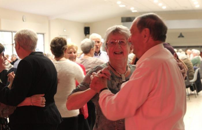 Portraits of elders at the elders' meal of this commune in Orne