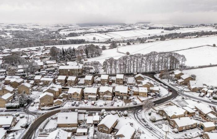 In Pictures: UK shivers as snowy weather sweeps in