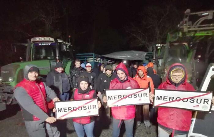 A hundred farmers in the Channel install radars facing the sea to say “No to Mercosur”