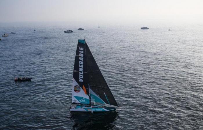 Approaching the Doldrums, Goodchild regains the lead ahead of Le Cam