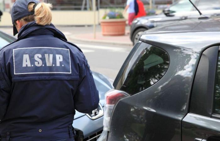 Le Mée-sur-Seine: a man places a knife under the throat of an officer at the municipal police station