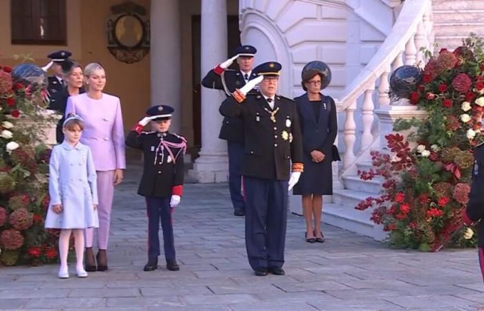 Prince Albert II decorates the public force in the presence of the entire Grimaldis gathered for the 2024 national holiday