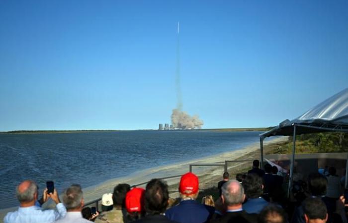 SpaceX fails to repeat Starship booster catch as Trump looks on