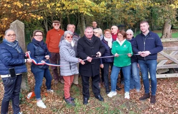 Bagnoles-de-l’Orne-Normandy. Elected officials and hikers inaugurate the Laumondière path