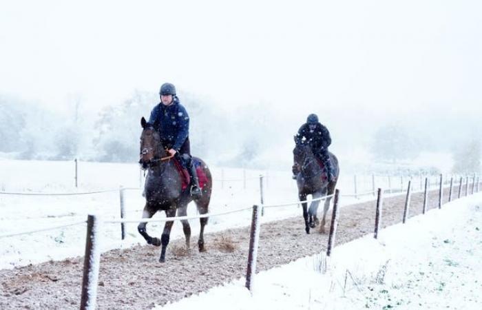 In Pictures: UK shivers as snowy weather sweeps in