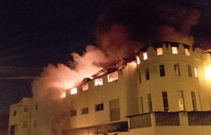 A huge fire “devours” an industrial unit in Tangier (video)