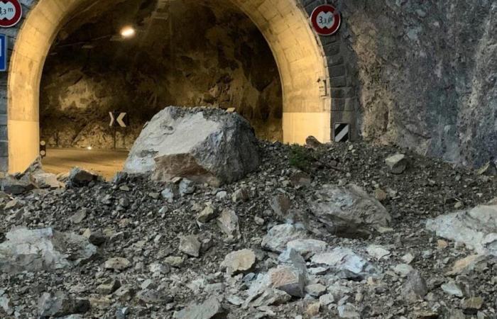 A landslide cuts the road between Sierre and Val d’Anniviers