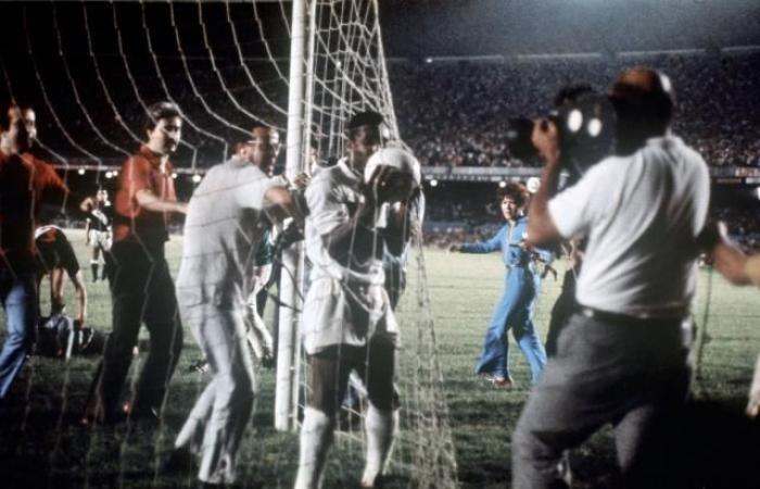 55 years ago, Pelé scored his 1000th goal amid general jubilation, at the Maracana against Vasco da Gama