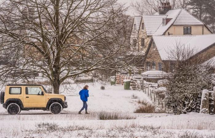 More snow to fall over the weekend as Met Office issues warning for floods | UK News