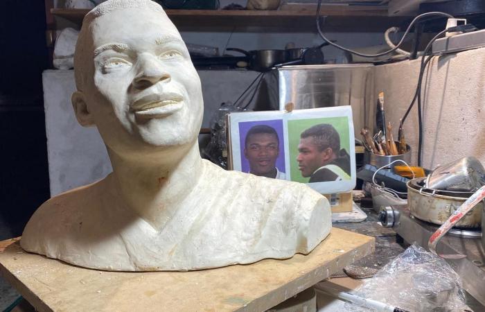 what will the statue of Bernard Tapie look like? The first images of the rendering of Boli, Desailly, Di Meco and Sauzée