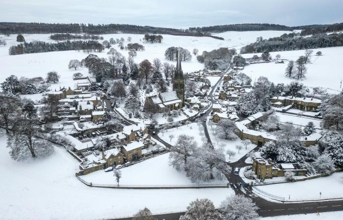 Weather latest: New snow and ice warning issued by Met Office as travel disruption expected